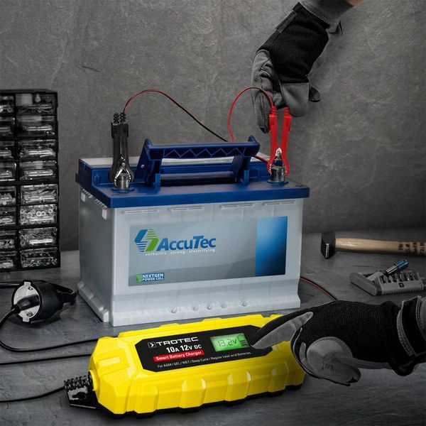 Зарядное устройство для автомобильного аккумулятора Trotec PBCS 10A, 12V, 4-200Ah (4675000015) DAS2858 фото
